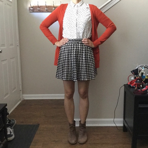 H&M Size 4 Minimal Hearts Off White 3/4sleeves Button down with chest POCKETS! - Picture 6 of 12